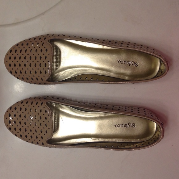 Stylish nude/tan flats worn once only