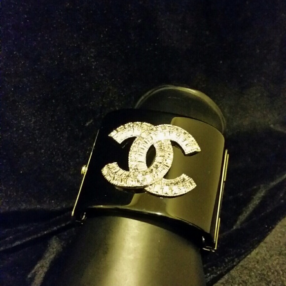 Fashionable Statement Bracelet - Picture 1 of 1