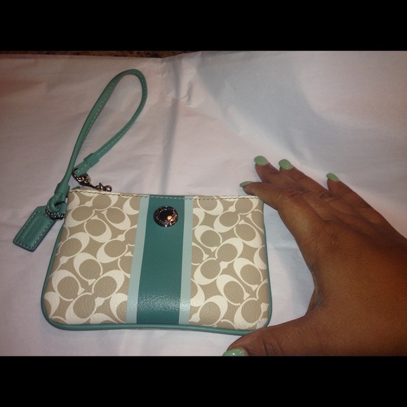 Coach wristlet - Picture 2 of 4