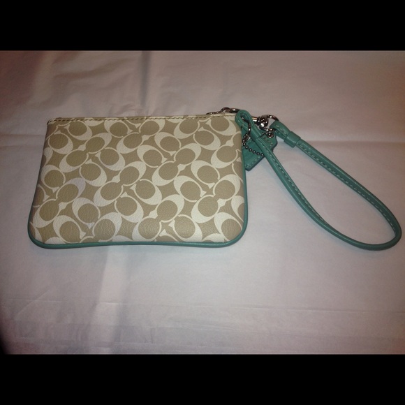 Coach wristlet - Picture 3 of 4