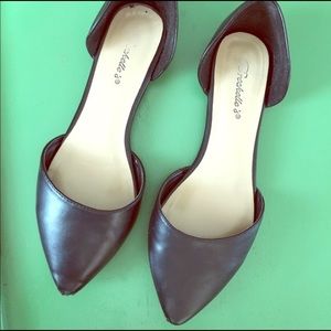 Black pointed toe flats