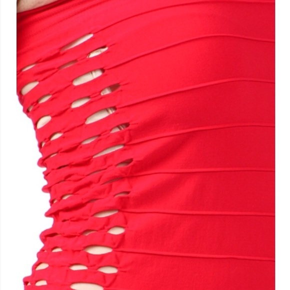 ๐CLEARANCE๐Red Bodycon Dress w/ Side Hole Detail - Picture 3 of 4