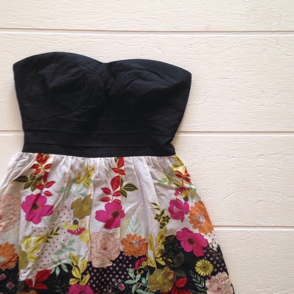 Black & Floral Strapless Dress - Picture 2 of 3