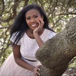 Meet your Posher, Alexis