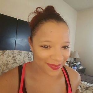 Meet your Posher, Desiree