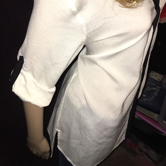 SOLD!! Adorable Calvin Klein business casual top - Picture 3 of 4