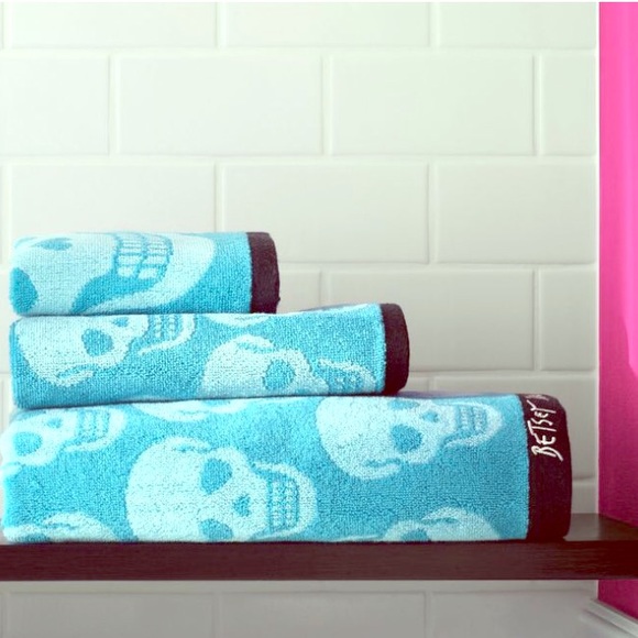 NWT Betsey Johnson 5- Piece Towel Set Aqua Skulls - Picture 5 of 6