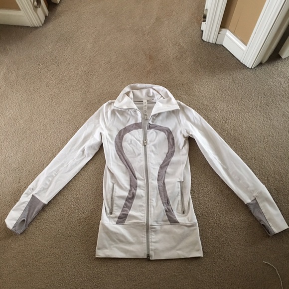 STILL FOR SALE!! Lulu lemon jacket!!!