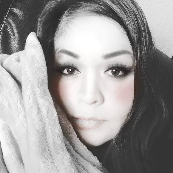 Meet your Posher, Claudia