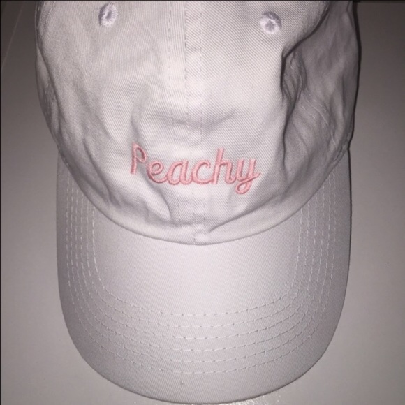 BRANDY MELVILLE NWT PEACHY HAT