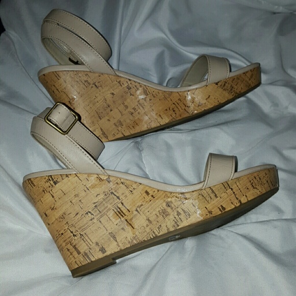 SAndal - Picture 2 of 3