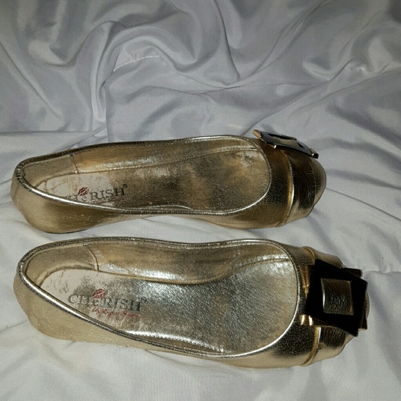 Flat shoes