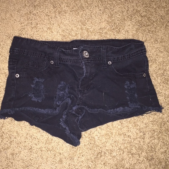 Black ripped shorts (low rise)