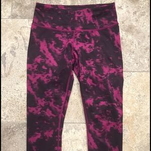 Lululemon size 4 wunder under crops