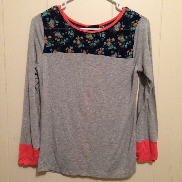NWOT Rue 21 Split Back Top