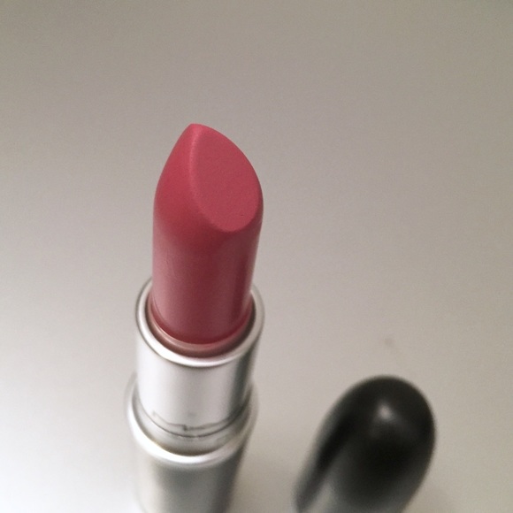⛔️ SOLD / MAC Lipstick in Pink Plaid (Matte) - Picture 2 of 3