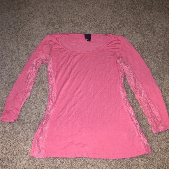 Long sleeve shirt with lace on the sides
