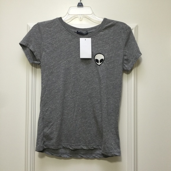 ❌SOLD❌NWT Grey Alien Patch Tee
