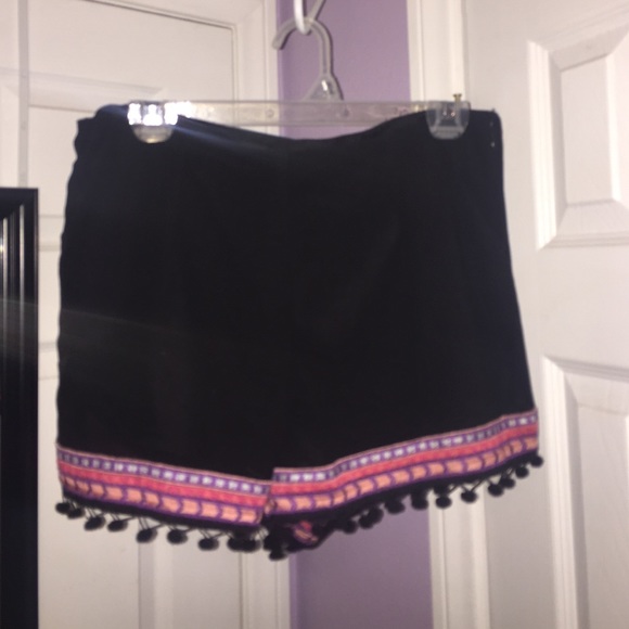 Forever 21 black loose shorts with tribal print