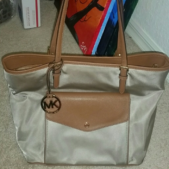 Michael kors jet set disk purse