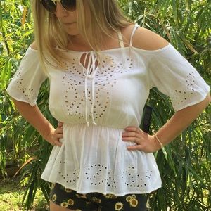 🌿Off the Shoulder Eyelet Top🌞 -from Austin
