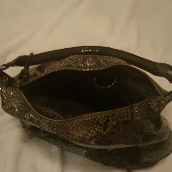 Handbags - Picture 4 of 4