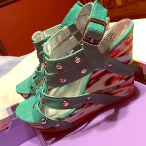 BKE wedge sandals size 6