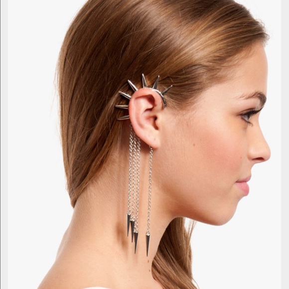Boutique Jewelry - Silver Tone Chains & Spikes Single Ear Cuff