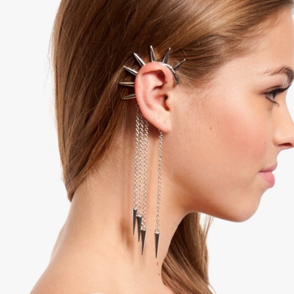 Boutique Jewelry - 🎉LAST ONE🎉 Gray Chains & Spikes Single Ear Cuff