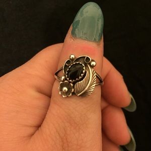 Unsigned sterling Native American onyx ring