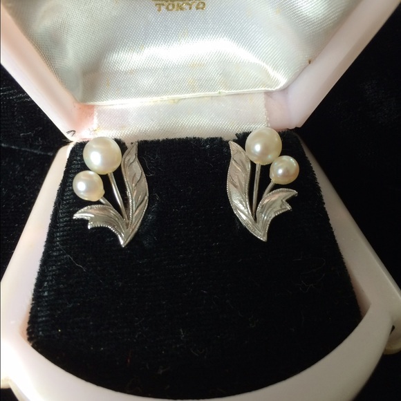 Price drop! Vintage Japan pearl earrings in silver