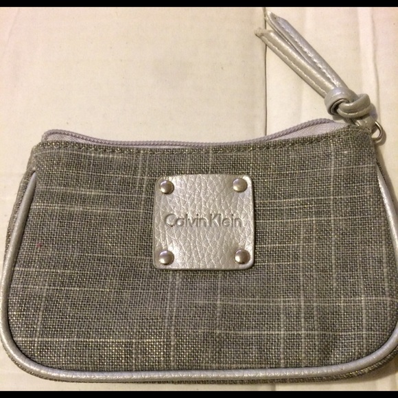 Calvin Klein wallet zip around preowned - Picture 1 of 4