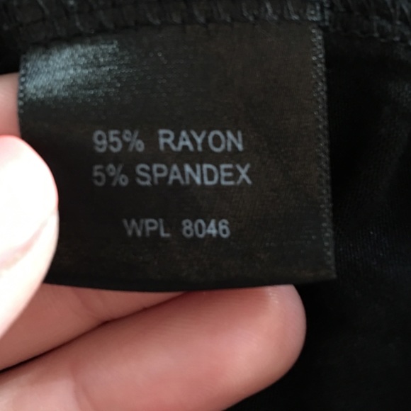 Black Ruffled sweater - Picture 2 of 2