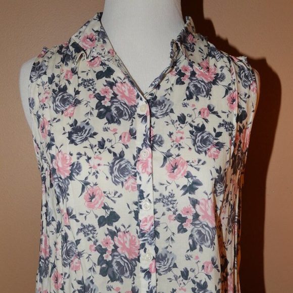 NWT Floral Button Up Tank, Size Small - Picture 2 of 3