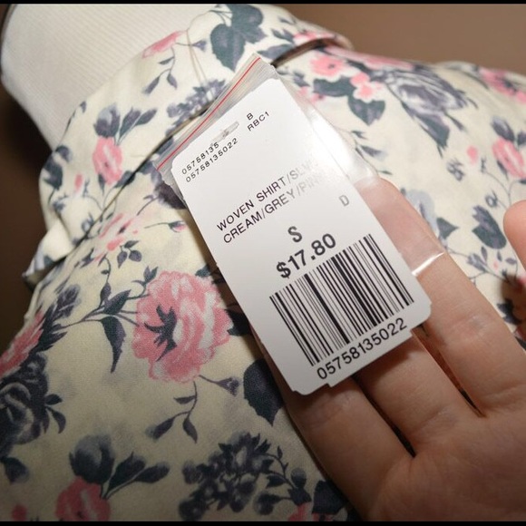 NWT Floral Button Up Tank, Size Small - Picture 3 of 3