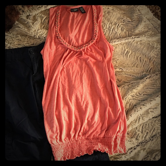 Orange chain detail tank