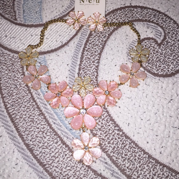 Necklace and earring set