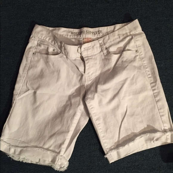 🌷WHITE SHORTS🌷 - Picture 1 of 3