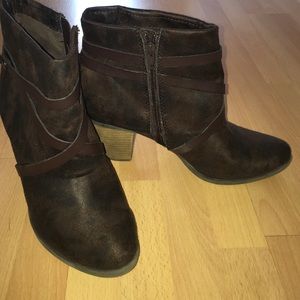 Crown Vintage dark brown low ankle boots