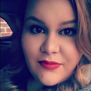 Meet your Posher, Mikala