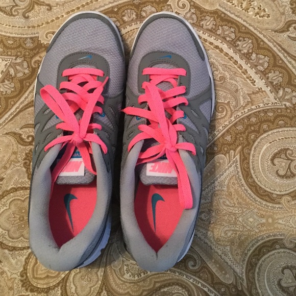 Nike almost new tennis shoes