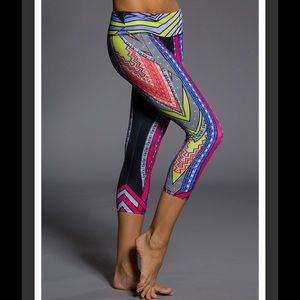 Onzie crop leggings, spring size s/m