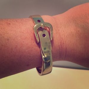 Buckle gold bangle