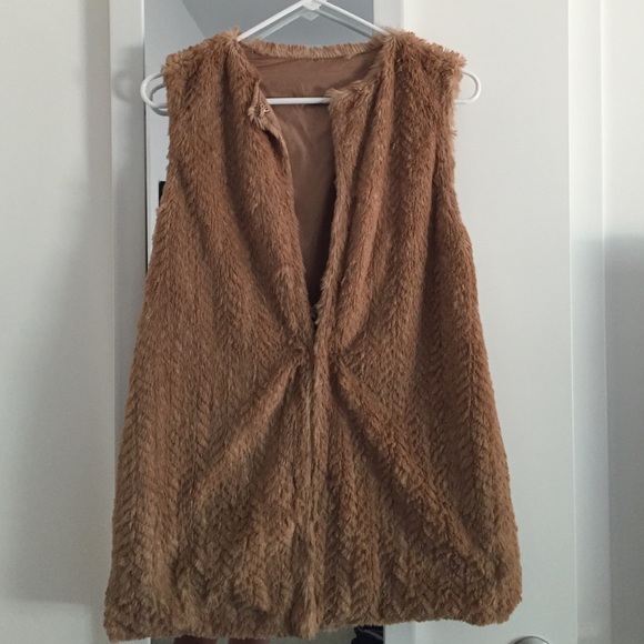 Betsey Johnson Faux Fur vest (Caramel)