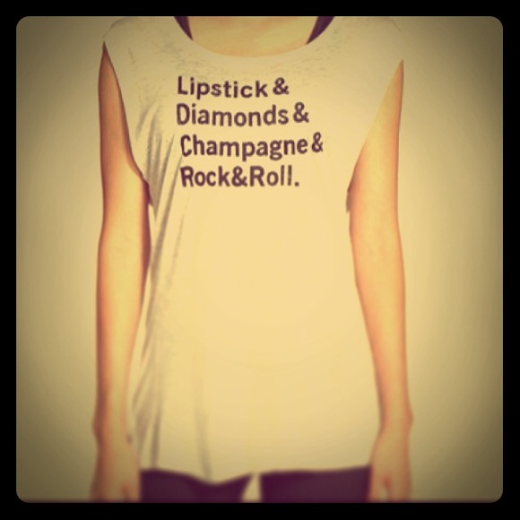 Tops below this listing 🎀⬇️⬇️⬇️