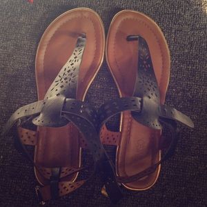 Black bongo sandals