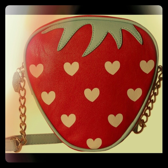 Juicy strawberry purse