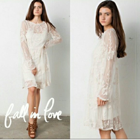 Ivory Lace Dress - Picture 3 of 3