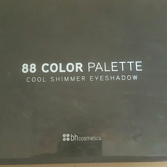 Bh cosmetics 88 cool shimmer palette