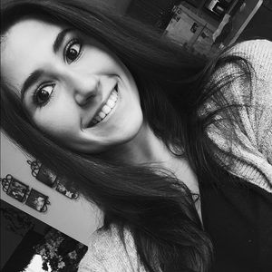 Meet your Posher, Adriana